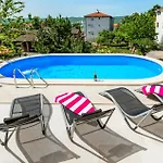 公寓 3 Bedroom Cozy In Viskovo