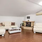 3 Bedroom Cozy In Viskovo