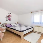 3 Bedroom Cozy In 公寓