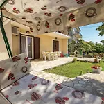 3 Bedroom Cozy In Viskovo