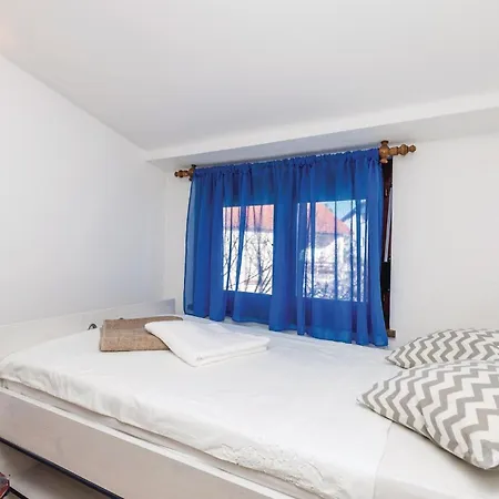 公寓 3 Bedroom Cozy In