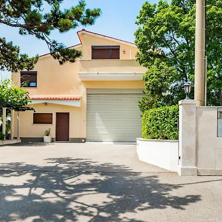 3 Bedroom Cozy In 公寓