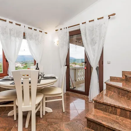 公寓 3 Bedroom Cozy In