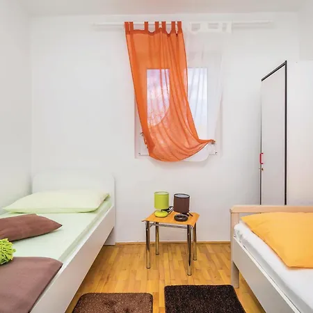 דירה 3 Bedroom Cozy In