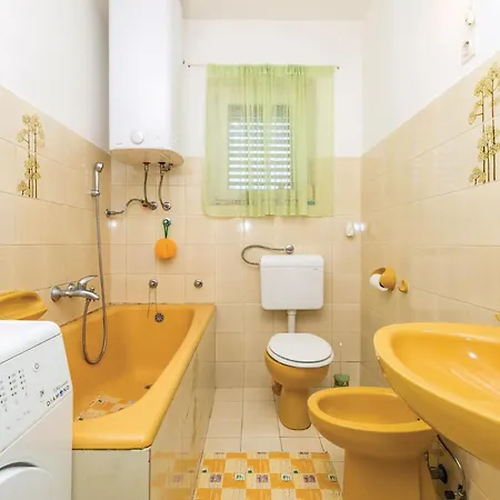 Apartment 3 Bedroom Pet Friendly In Viskovo