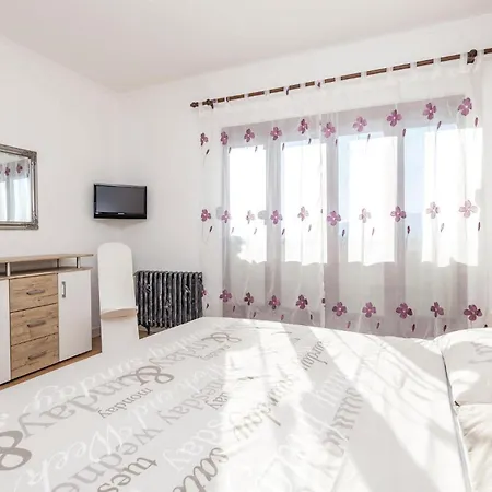 3 Bedroom Cozy In * Viskovo