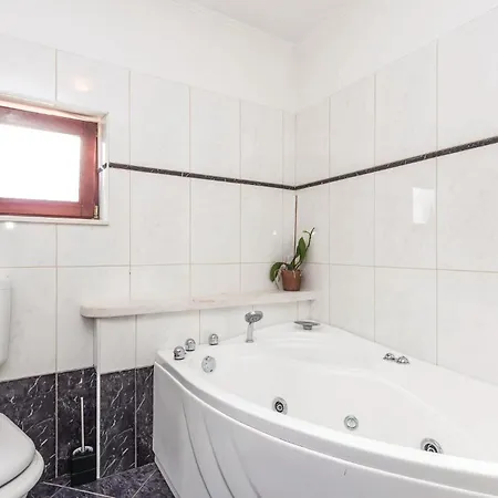 דירה 3 Bedroom Cozy In *