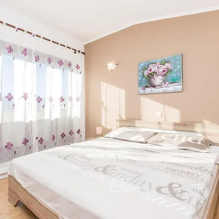 3 Bedroom Pet Friendly In