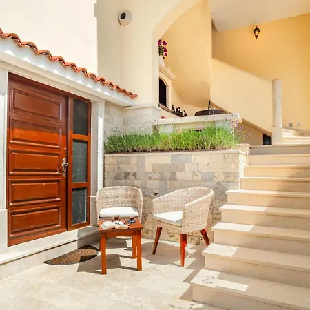 3 Bedroom Pet Friendly In 아파트