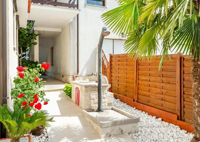 3 Bedroom Cozy In Viskovo