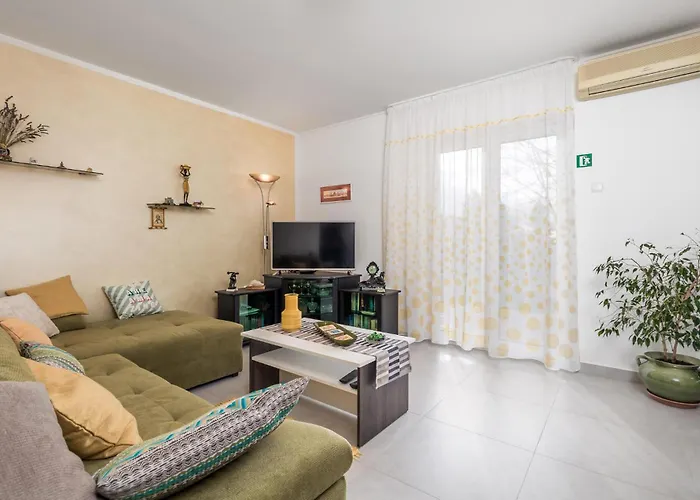 3 Bedroom Cozy In アパート *