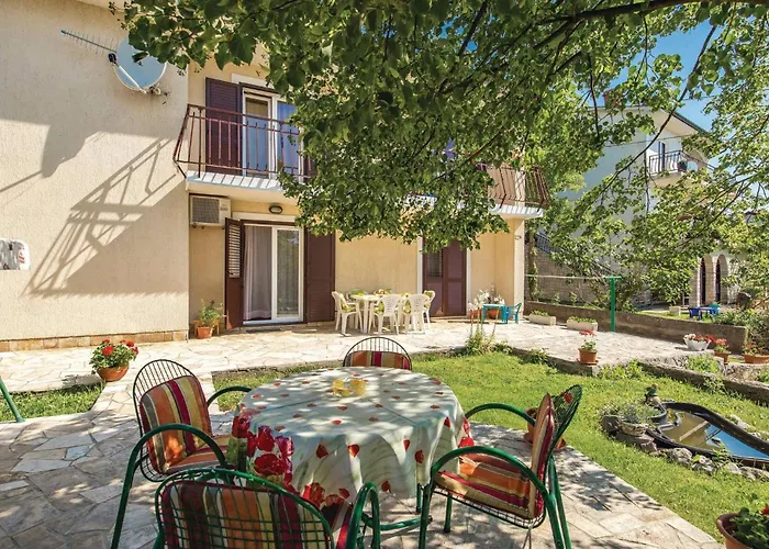 アパート 3 Bedroom Cozy In Viskovo