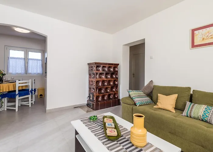 3 Bedroom Cozy In アパート Viskovo