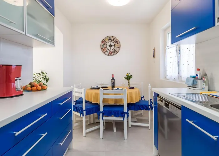 3 Bedroom Cozy In Viskovo
