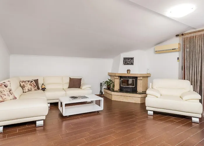 3 Bedroom Cozy In Viskovo