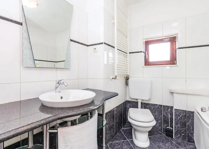 アパート 3 Bedroom Cozy In Viskovo