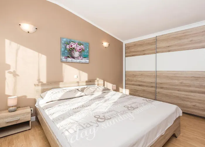 3 Bedroom Cozy In アパート Viskovo