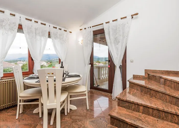 アパート 3 Bedroom Cozy In