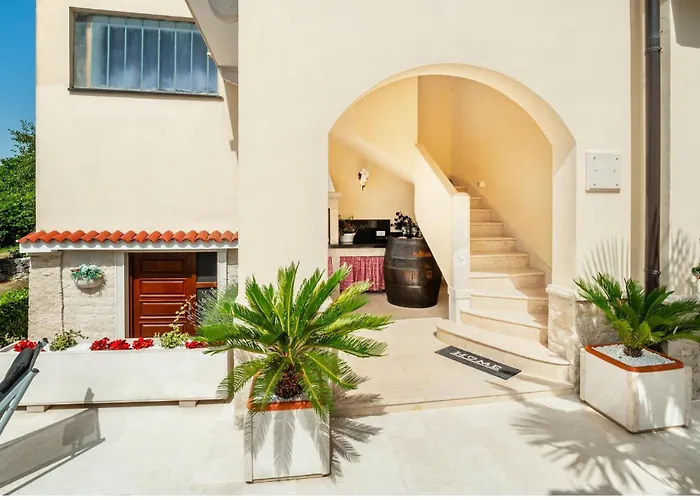 3 Bedroom Cozy In *